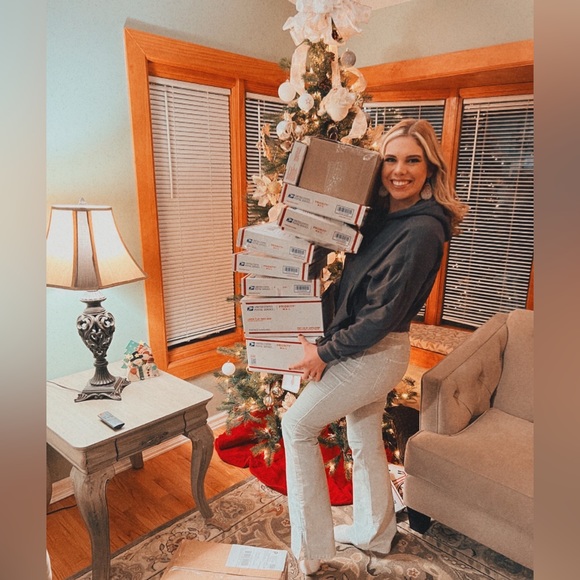 Meet your Posher, Taylor - Picture 2 of 11